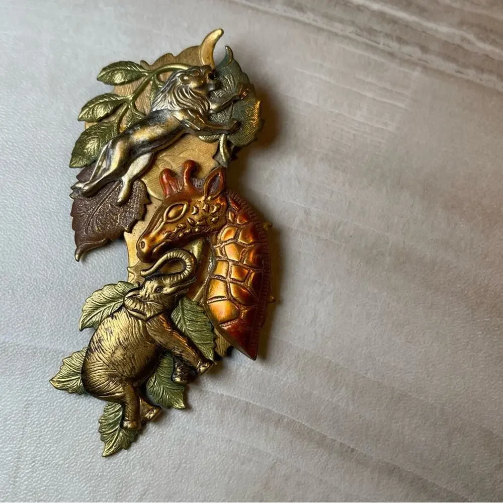 Vtg. Wildlife Lion, Giraffe, and Elephant Brooch Pin Africa Asia Grasslands Zoo